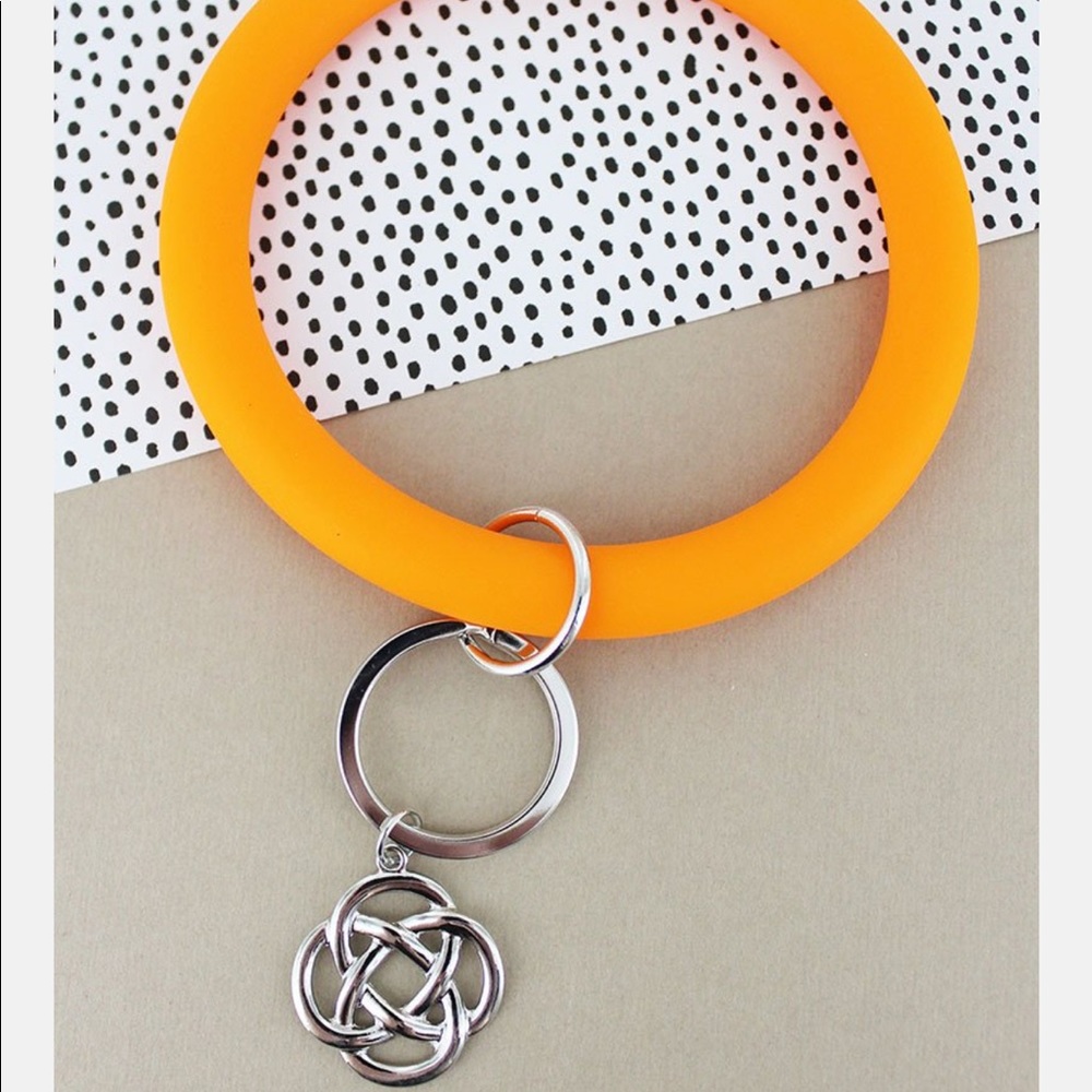 ASSORTED COLOR SILICONE BANGLE KEYCHAIN